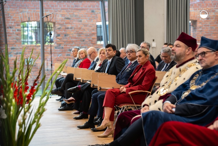 Udział Ambasadora Kono w inauguracji roku akademickiego na PJATK