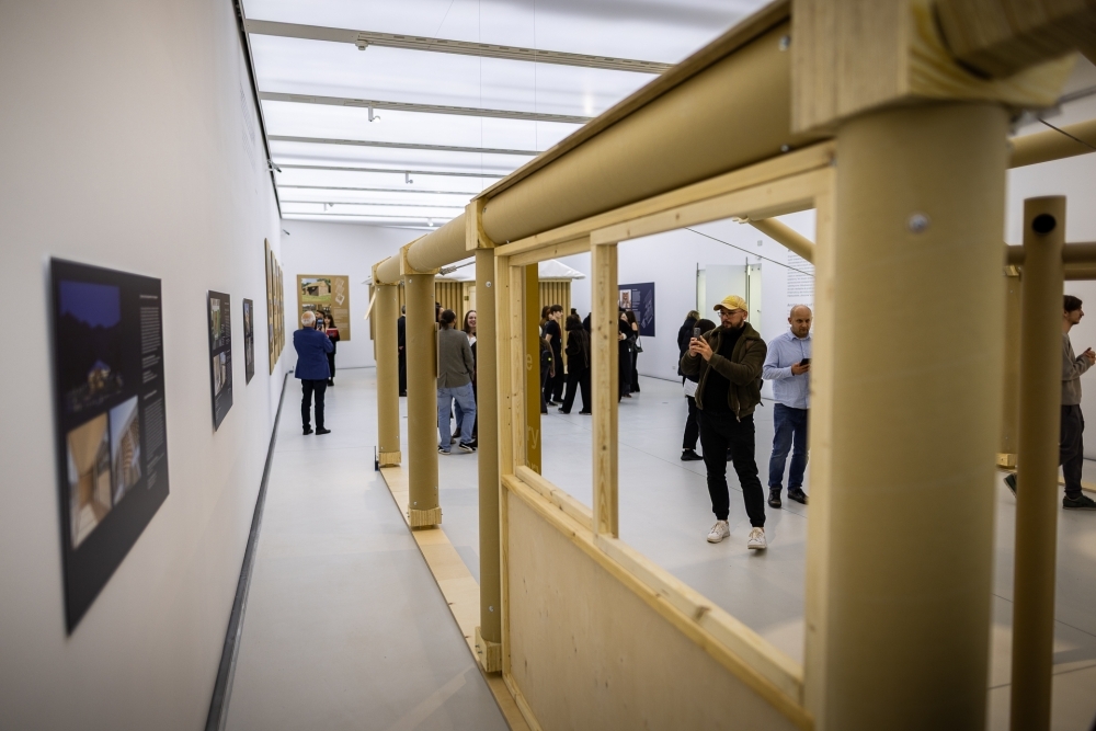 Udział Ambasadora Kono w otwarciu wystawy Shigeru Bana w Muzeum Sztuki i Techniki Japońskiej Manggha