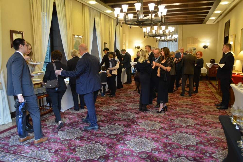 西水佳代氏に対する外務大臣表彰伝達式