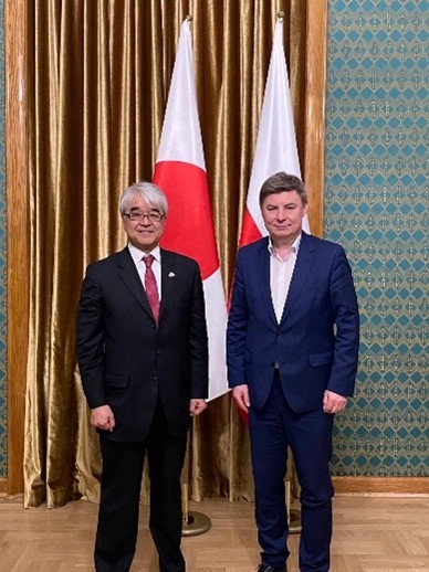 河野大使とグラビェツ首相府長官との意見交換