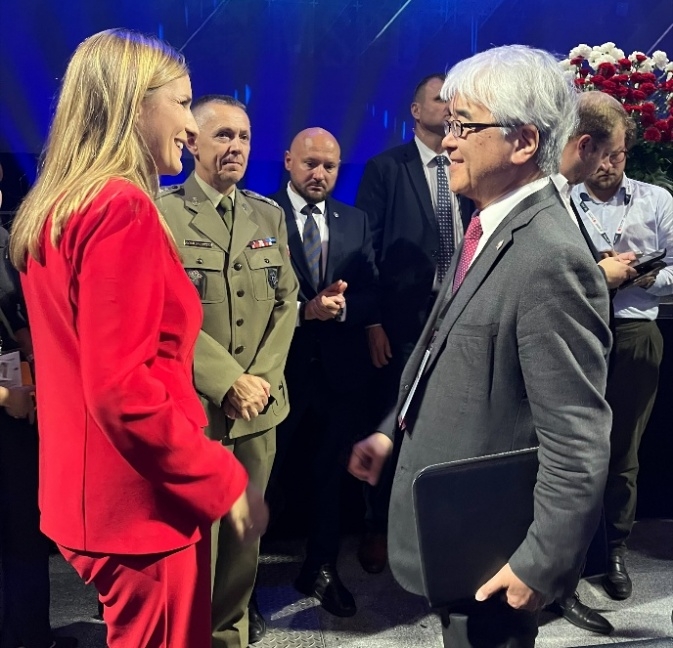 Wizyta Ambasadora Kono na Międzynarodowym Salonie Przemysłu Obronnego
