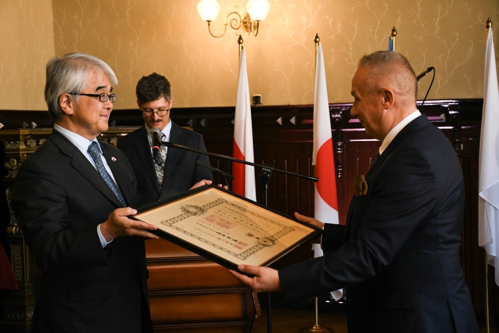 フラチシェク・マルシャウェク元クロトシン市長に対する叙勲伝達式
